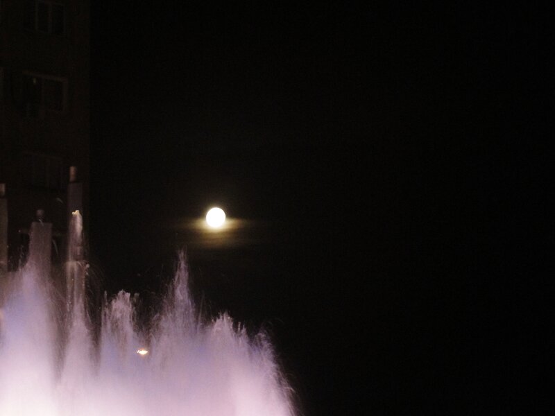 Moon over Fountain