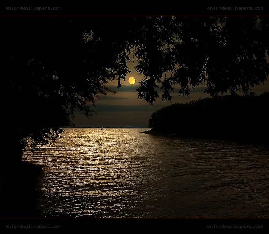 Moonrise over the lake