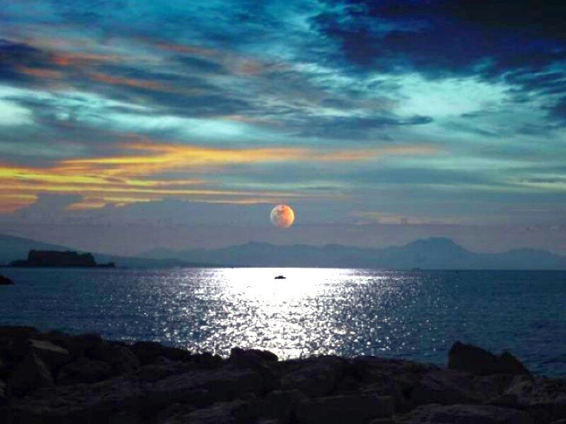 Moonrise over the sea