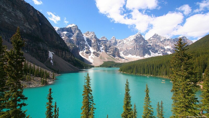 Moraine Lake and Mountains — Turquoise, Serene