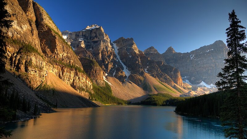 Moraine Lake at sunrise