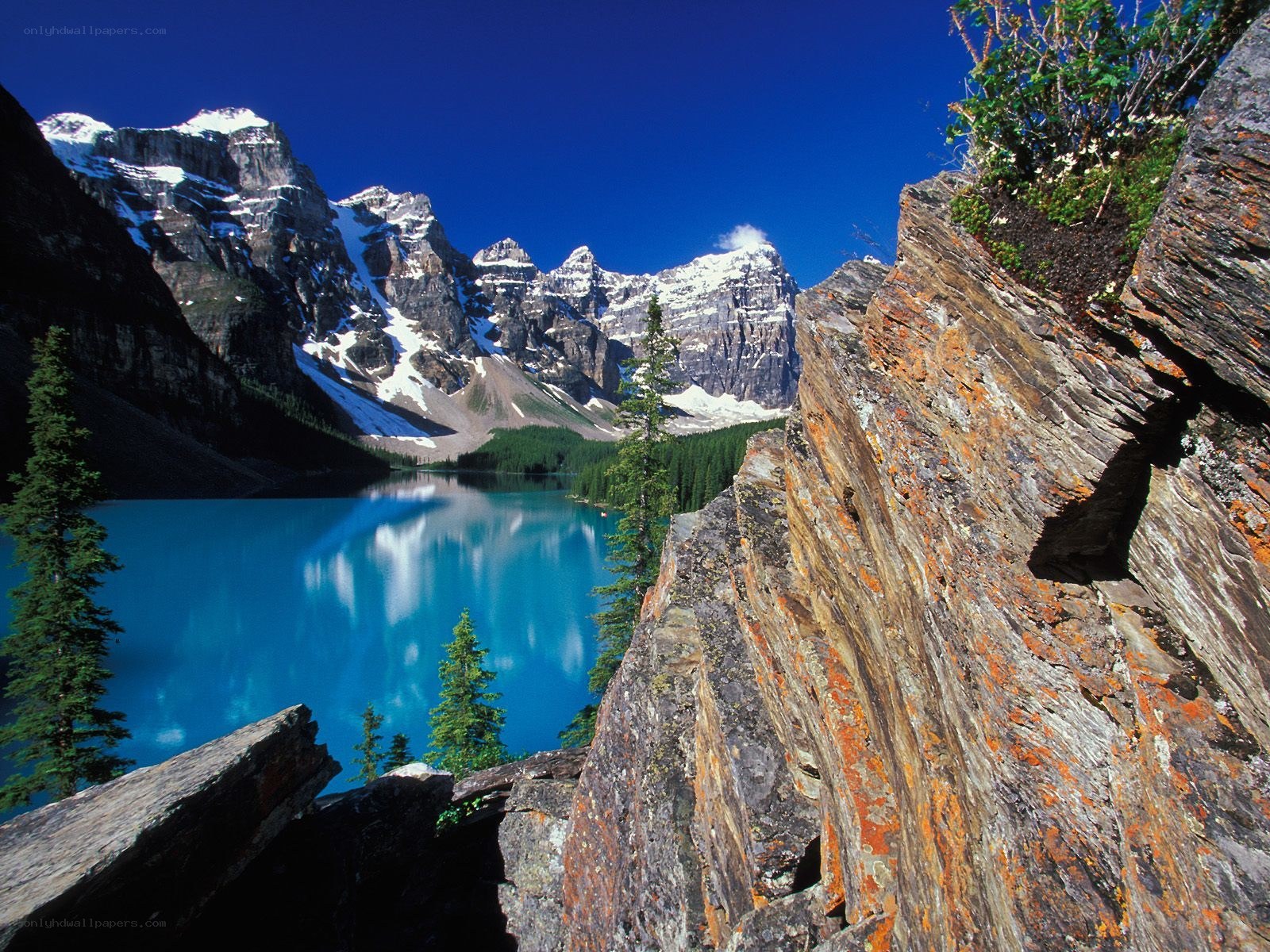 Moraine Lake with mountain reflection