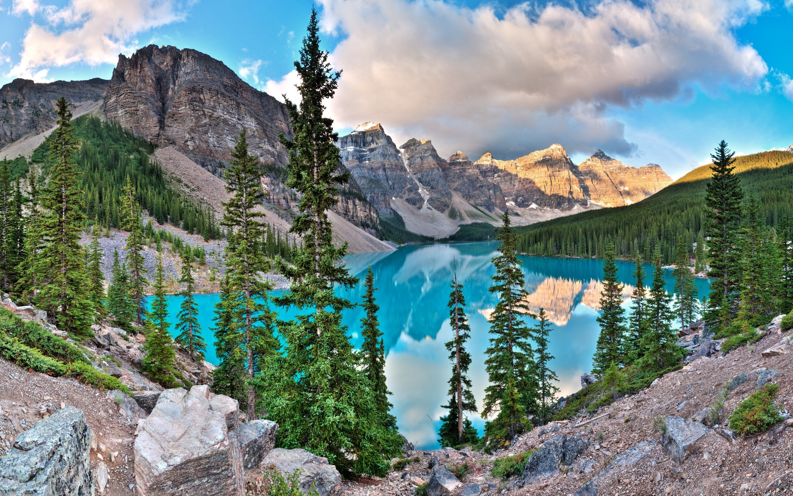 Moraine Lake with mountain reflection