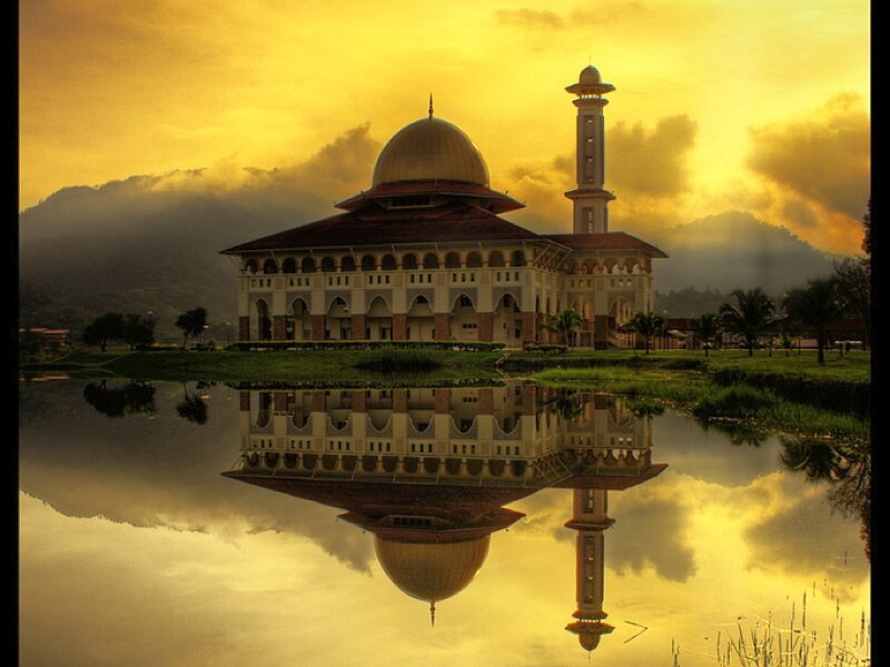 Mosque with Dome and Minaret — Yellow