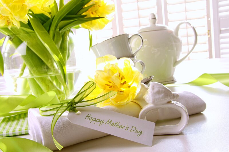 Mother's Day Table Setting — Yellow
