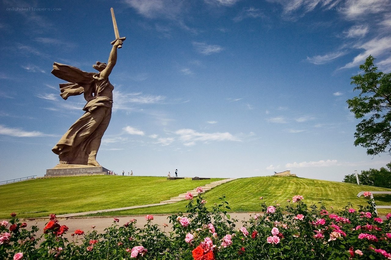 Motherland Calls monument