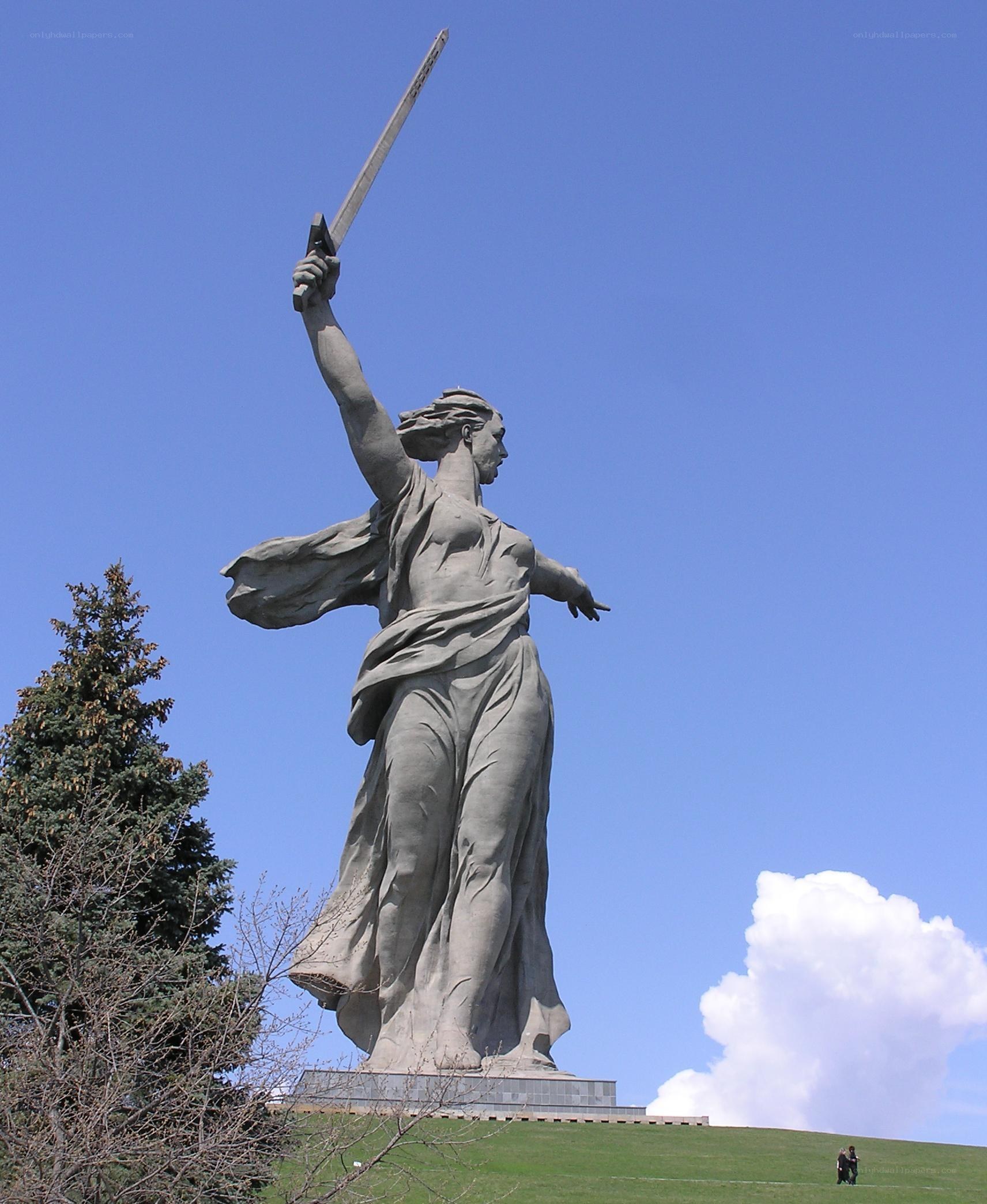Motherland Calls statue