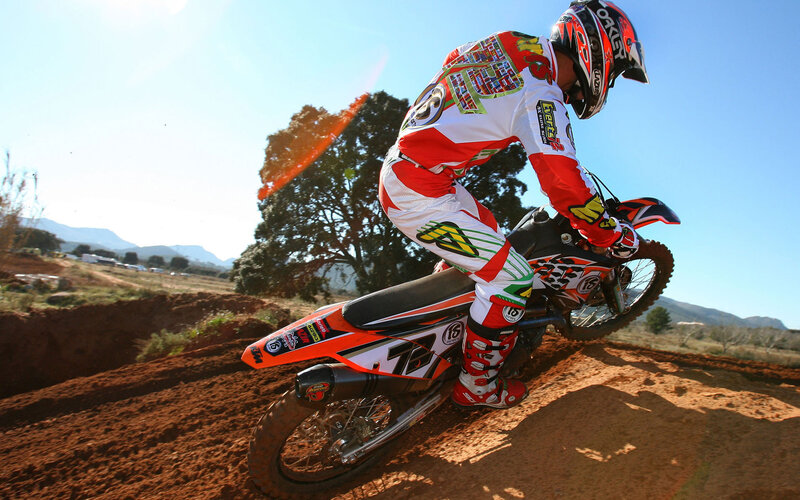 Motocross Rider on Dirt Bike — Red, Dynamic