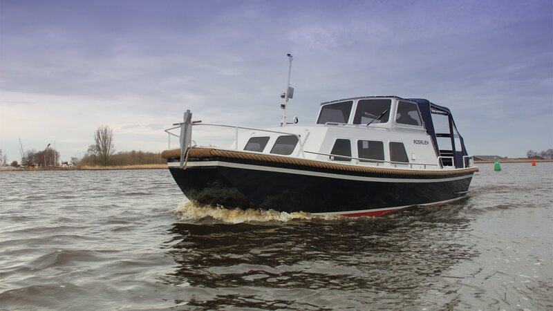Motorboat on Water — Gray