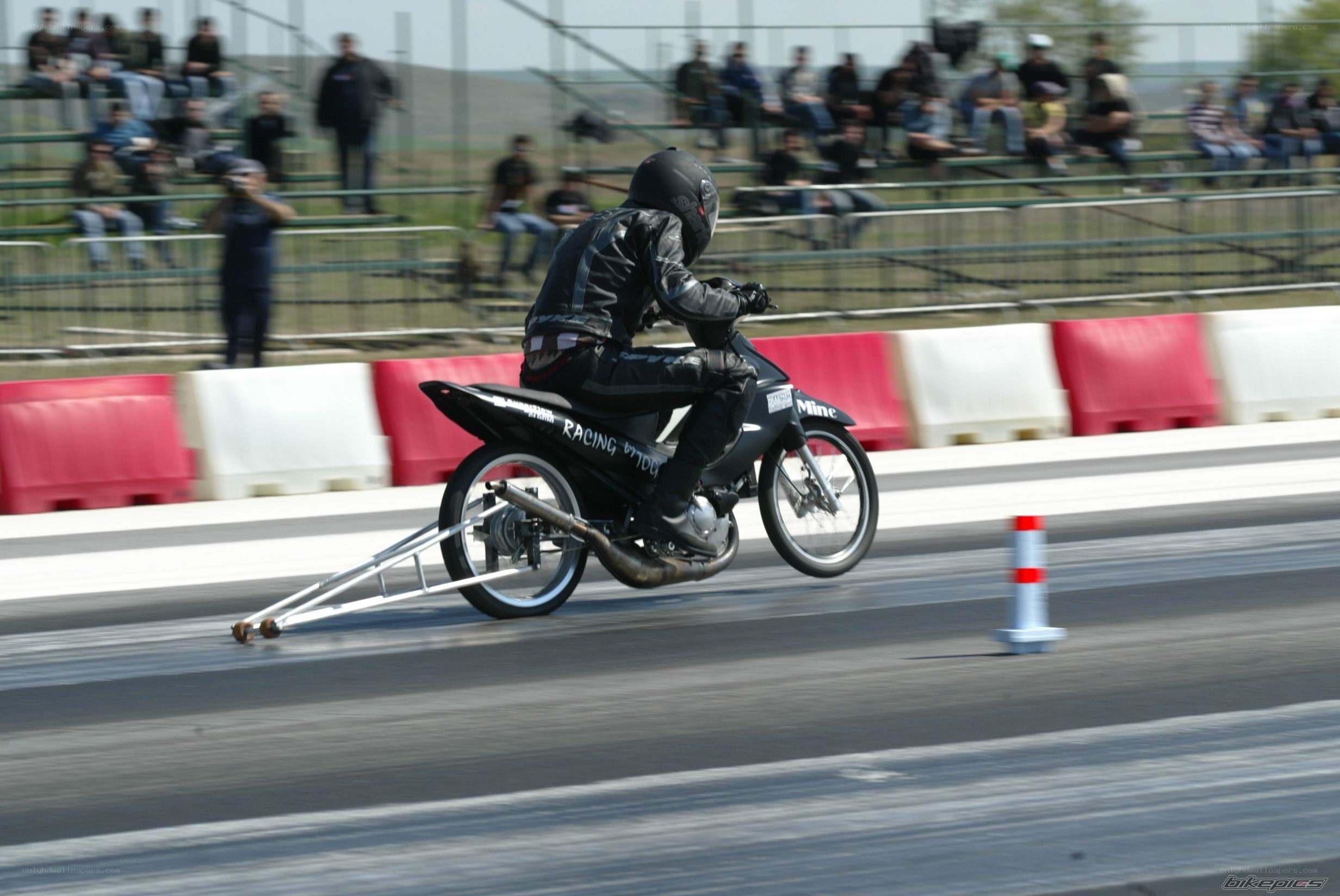 motorcycle drag racing