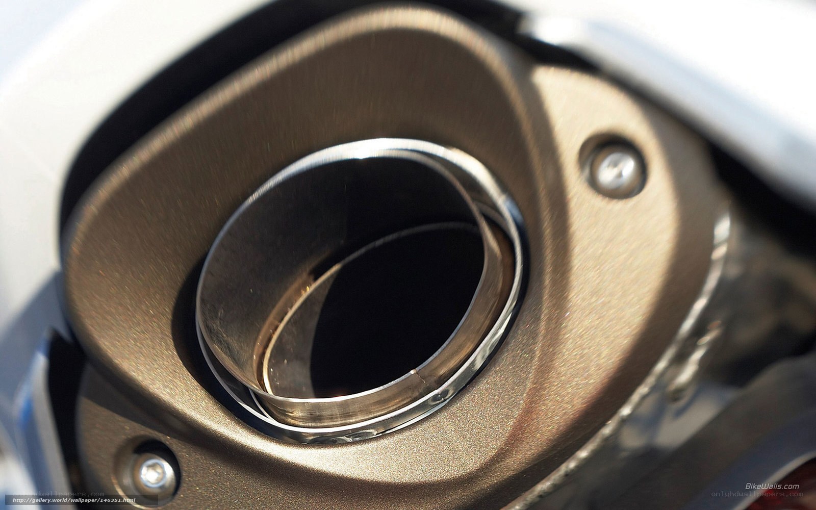 motorcycle exhaust pipe detail