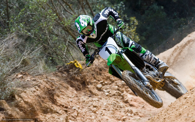 Motorcycle Racer on Dirt — Green, Action-packed
