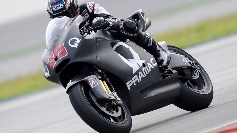 Motorcycle Racer on Track — Black, Dynamic, Photograph, Racing Suit, Helmet, White