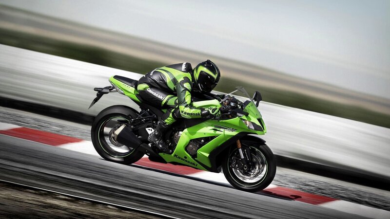 Motorcycle Racer on Track — Green, Dynamic