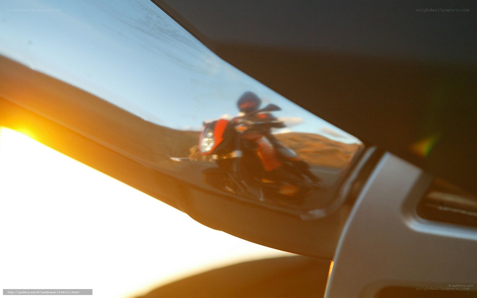 motorcycle reflection in side mirror