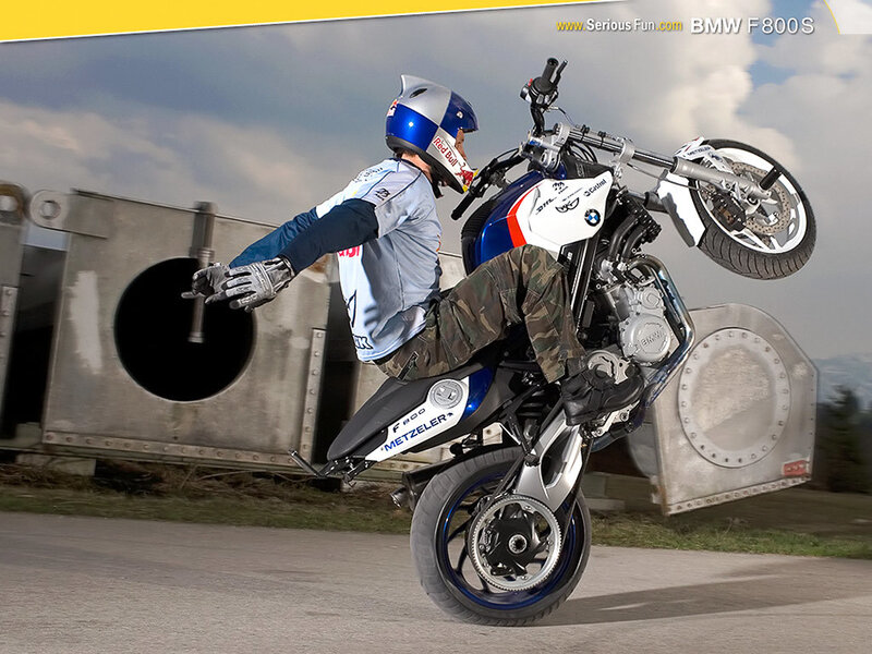 Motorcycle stunt on BMW F800S