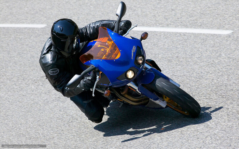 Motorcyclist leaning in a turn