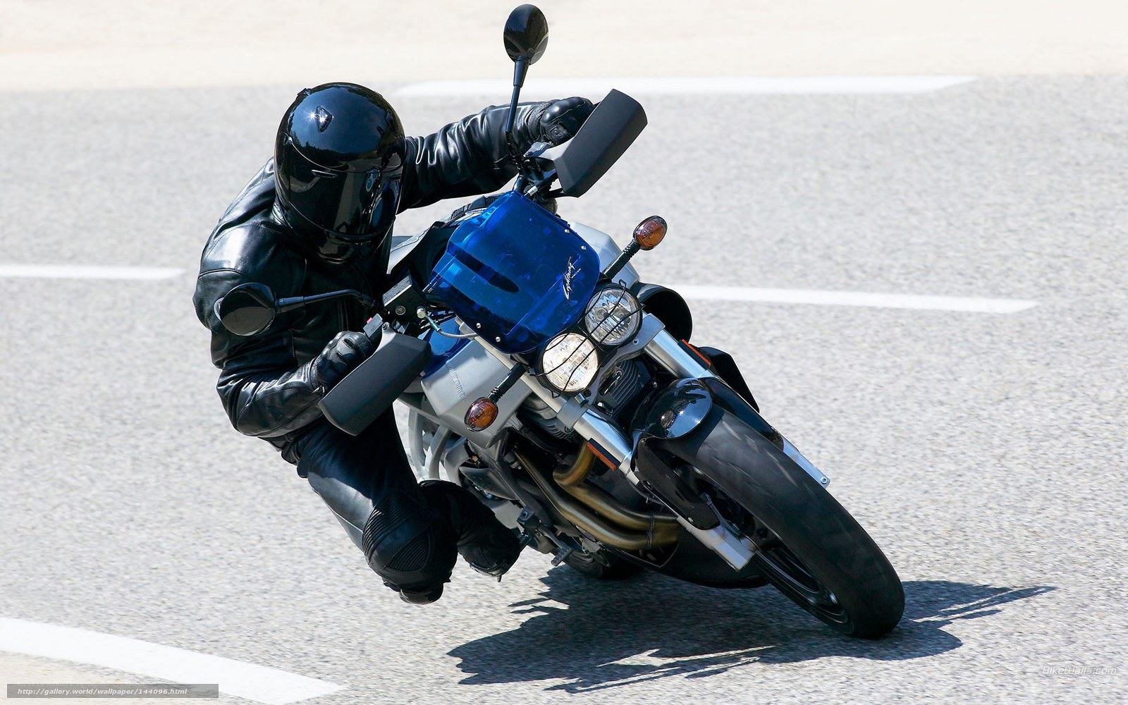 motorcyclist leaning in turn