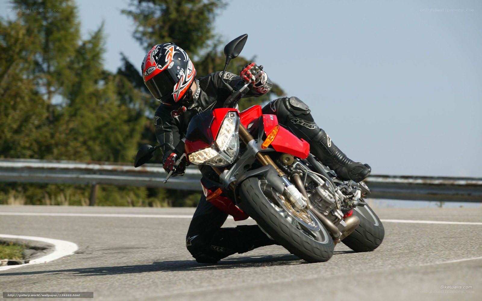 motorcyclist leaning in turn