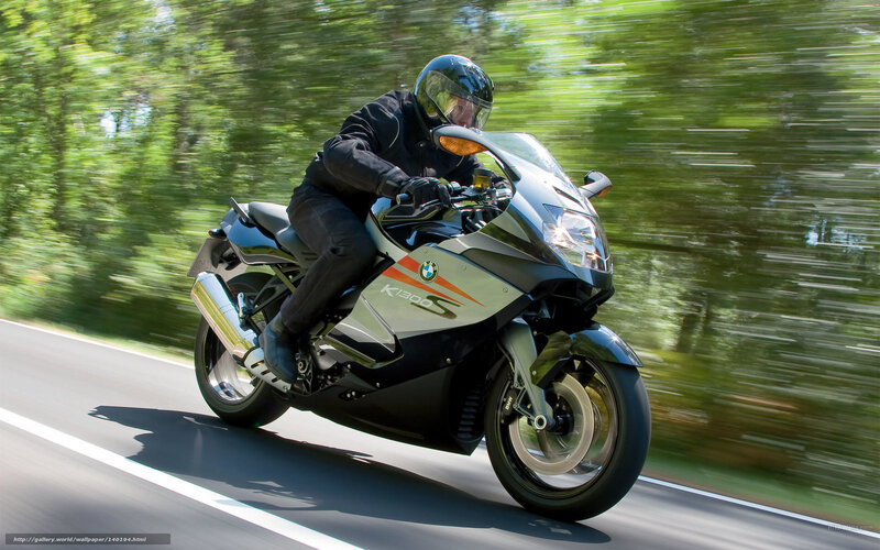 Motorcyclist on Road — Green, Dynamic
