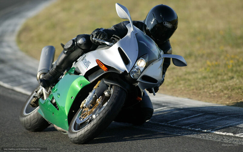Motorcyclist on Track — Green, Dynamic