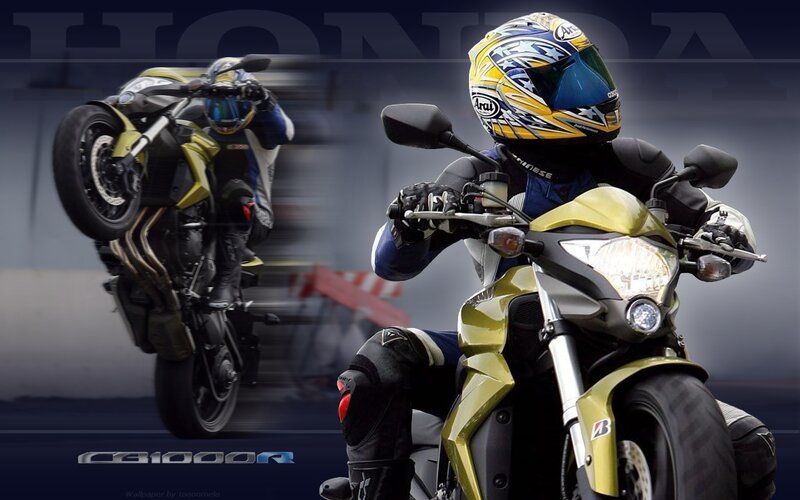 Motorcyclist on Yellow Bike — Dynamic, Photograph