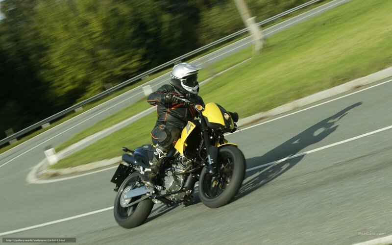 Motorcyclist on Yellow Bike — Dynamic