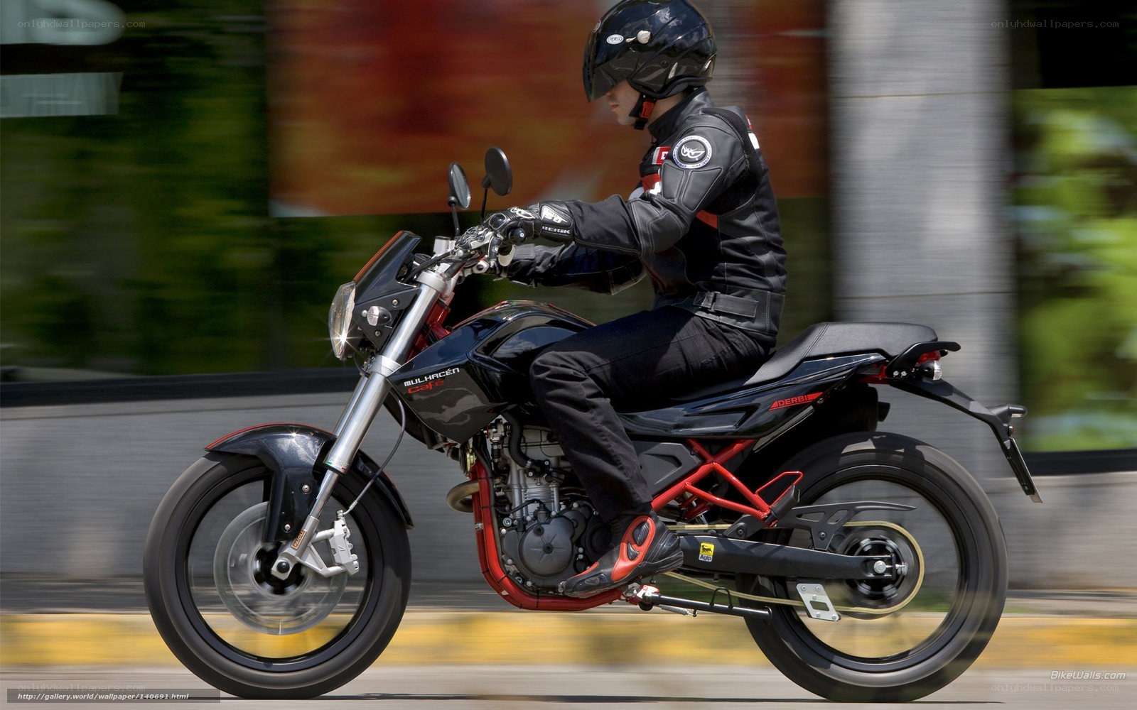 motorcyclist riding mulhacén cafe