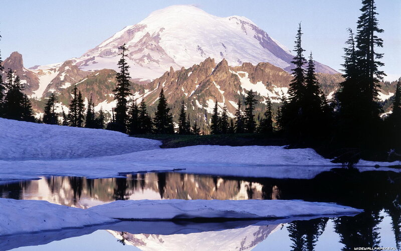 Mount Rainier reflection in a lake
