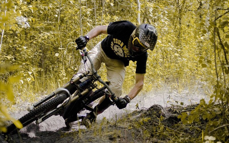 Mountain Biker in Forest — Yellow, Dynamic