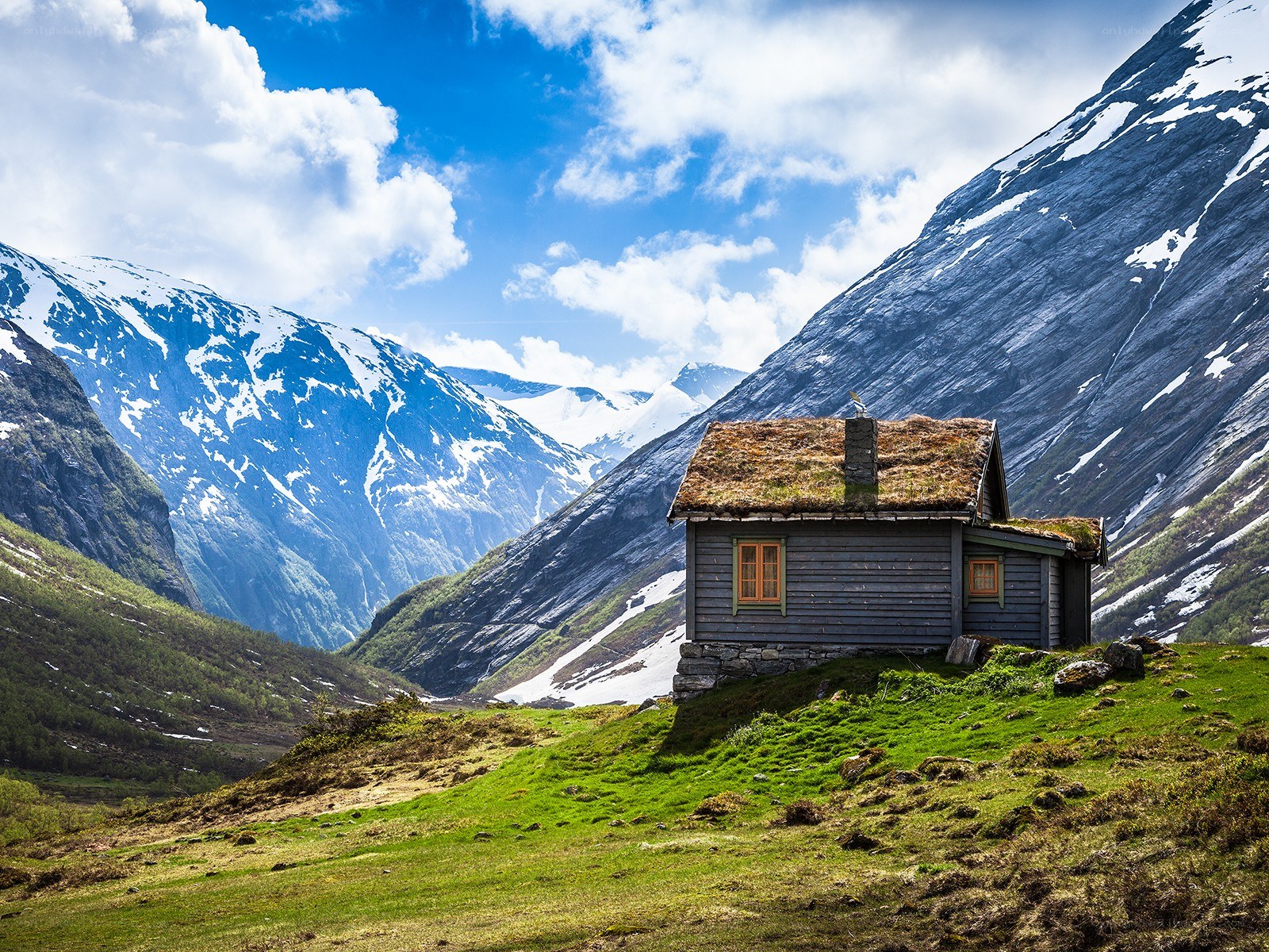 Mountain cabin in a valley