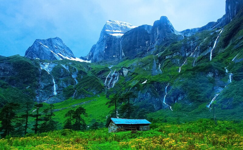 Mountain Cabin in Valley — Green, Serene, Morning