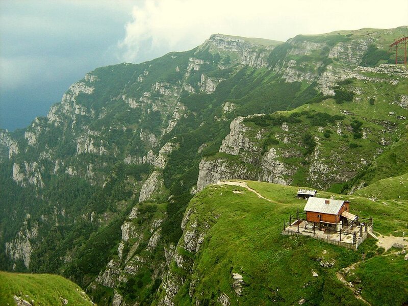 Mountain Cabin on Cliff