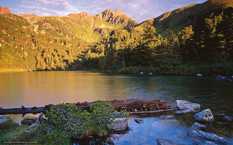 Mountain Lake at Sunset — Green, Serene