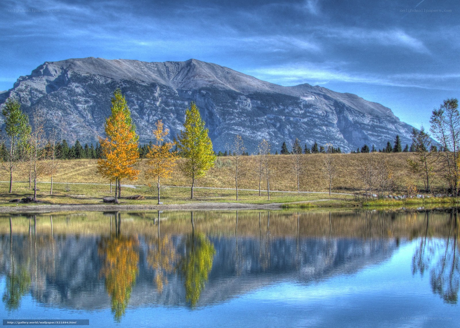 Mountain lake autumn scenery