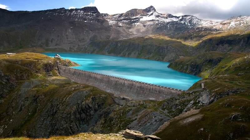 Mountain Lake Dam — Blue, Serene