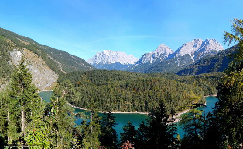 Mountain lake in autumn