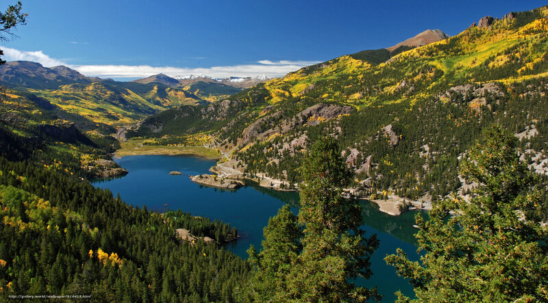 Mountain lake in autumn