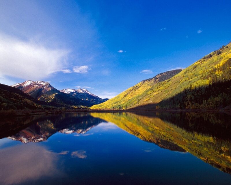 Mountain lake in autumn