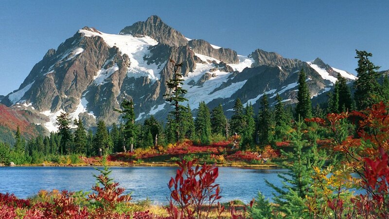 Mountain lake in autumn