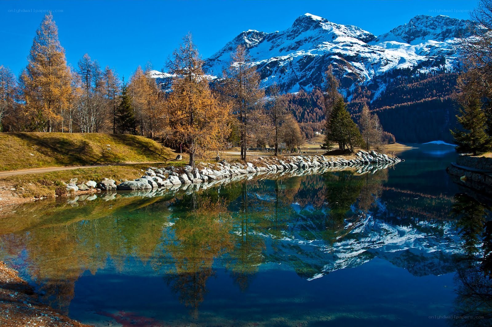 Mountain lake in autumn