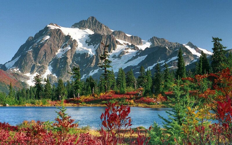 Mountain lake in autumn