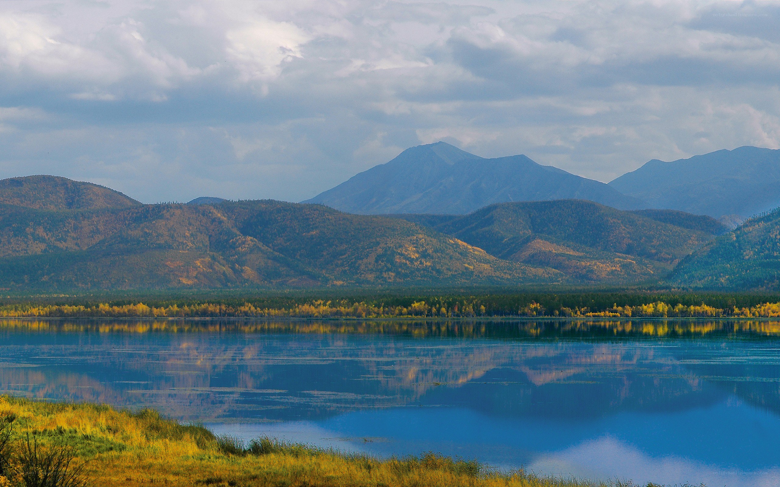 Mountain lake in autumn