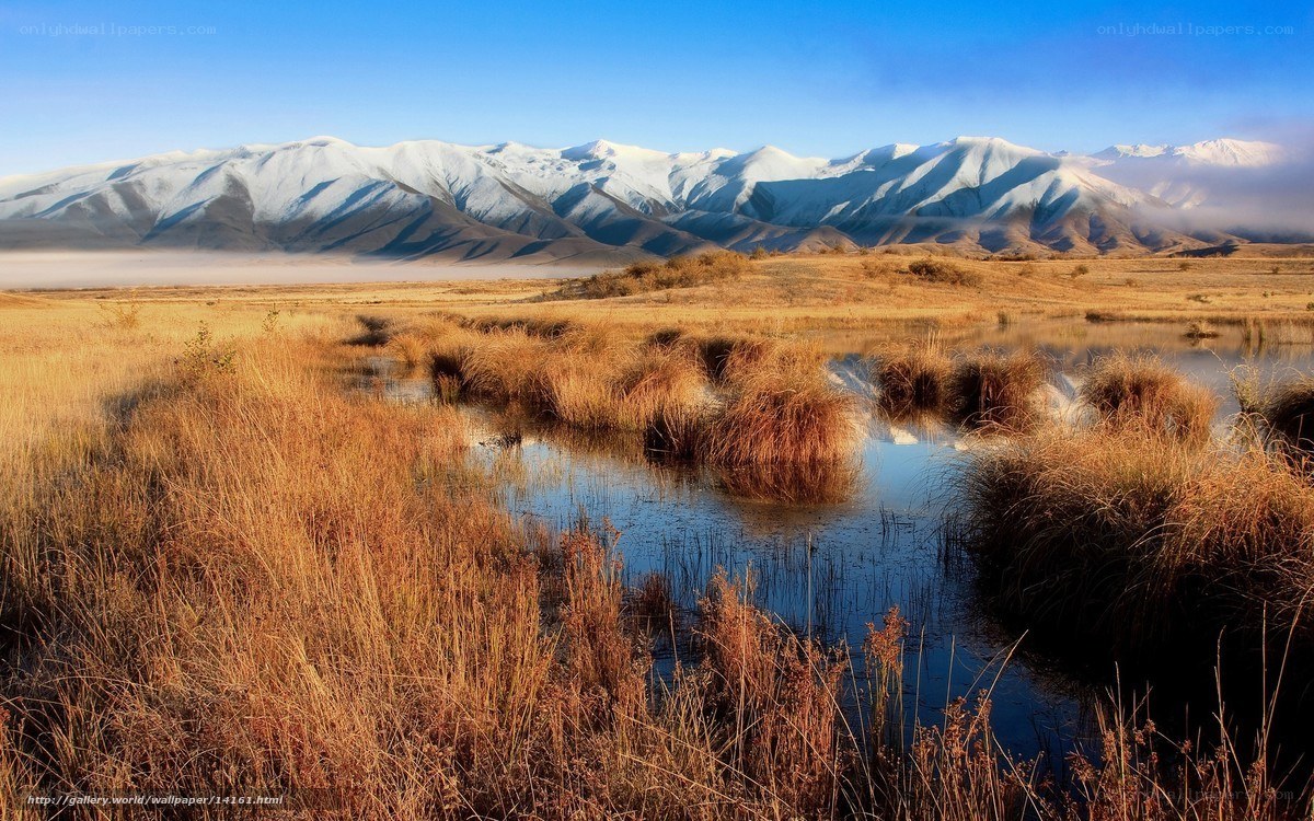 Mountain lake in autumn