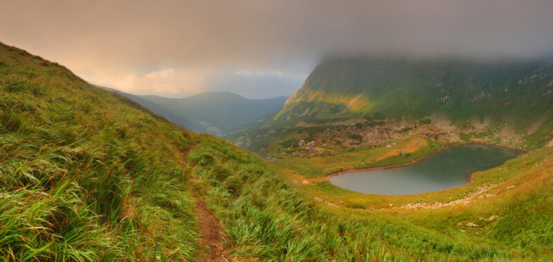 Mountain Lake in Valley — Green