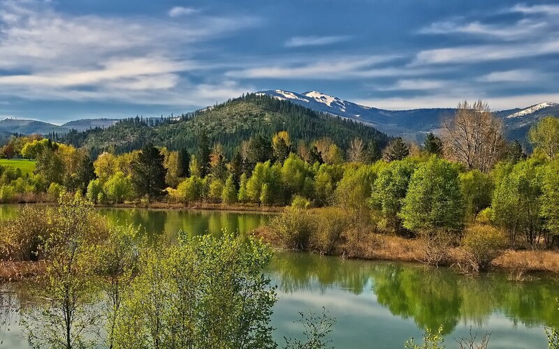 Mountain Lake Landscape — Green, Serene, Autumn, Photograph, Trees, Mountains, Sky