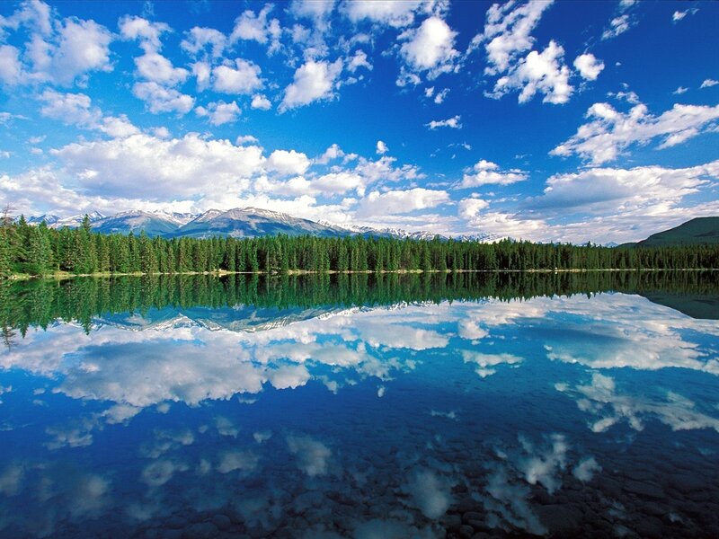 Mountain Lake Reflection — Clouds, Green