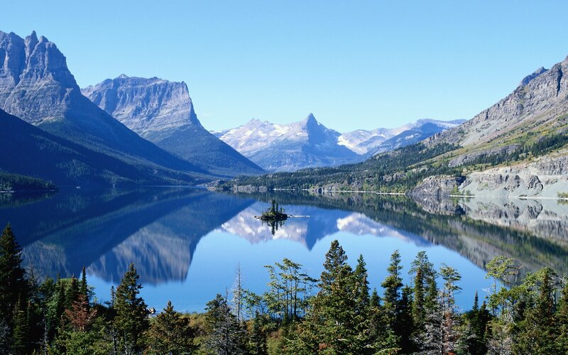 Mountain Lake Reflection — Island
