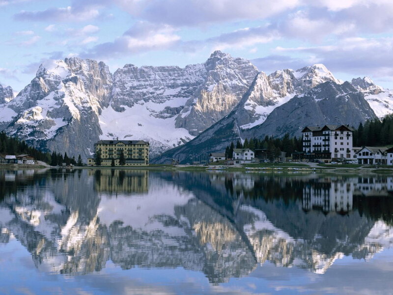 Mountain Lake Resort — Blue, Serene