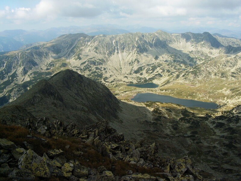 Mountain Lake Valley — Gray, Serene